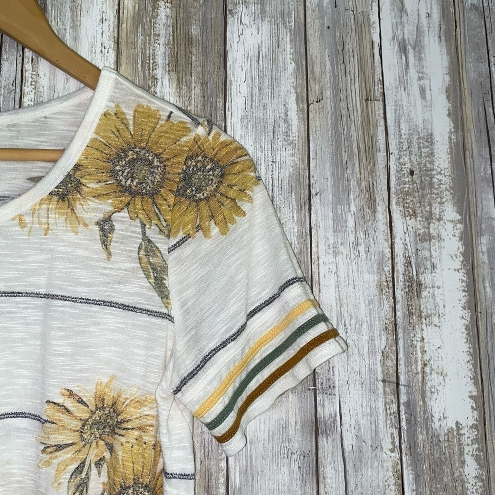 Maurices 24/7 Sunflower Floral Striped Knot Hem Tee Yellow Medium - Picture 5 of 5